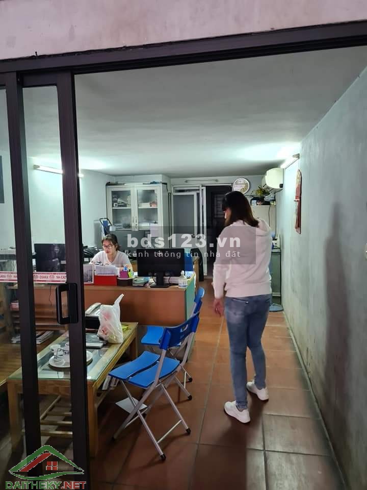 Bán nhà mặt phố Nguyễn Văn Cừ, Long Biên, Hà Nội.