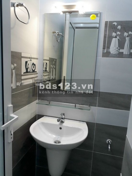 NHÀ PHỐ 2 LẦU ST HXH LÝ PHỤC MAN, P.BÌNH THUẬN,QUẬN 7