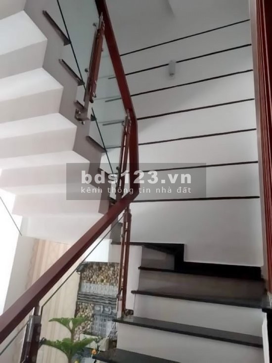 NHÀ PHỐ 2 LẦU ST HXH LÝ PHỤC MAN, P.BÌNH THUẬN,QUẬN 7