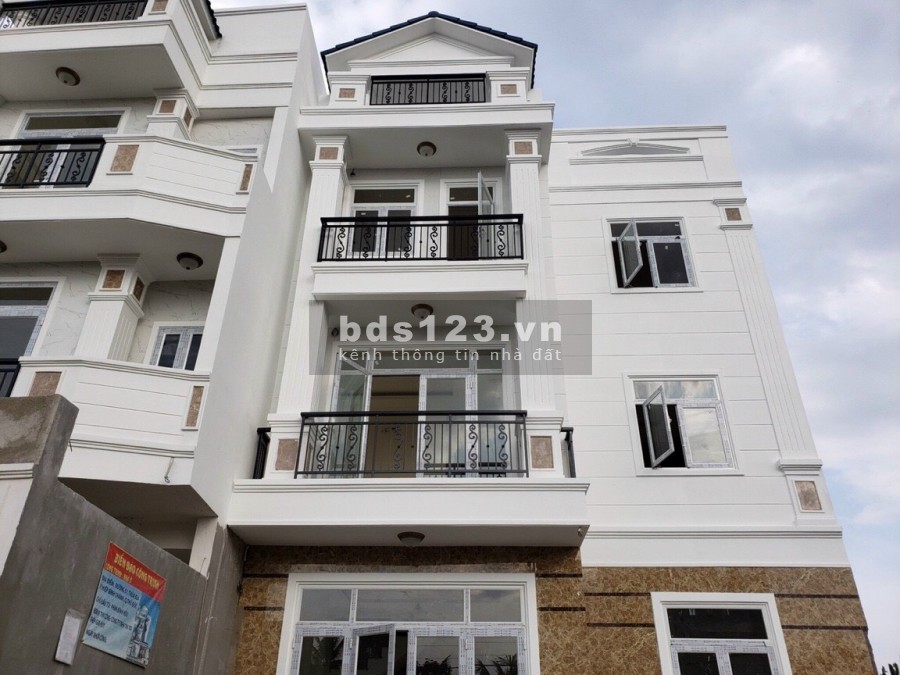 Nằm trên tuyến đường Lớn PHẠM VĂN ĐỒNG 92M2 GIÁ 5,8 Tỷ