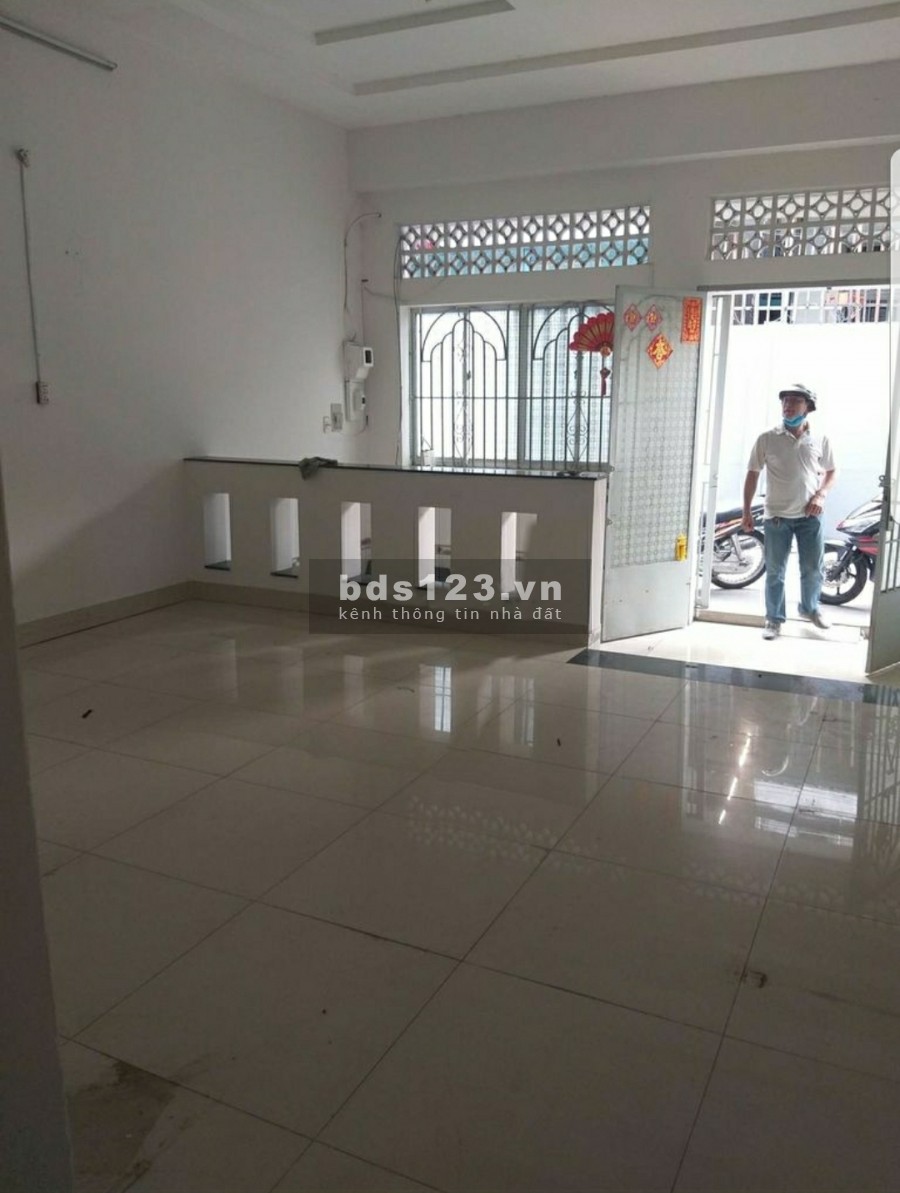 Nhà 3 phòng ngủ giá 8tr hẻm xe hơi đường Bùi Văn Ba, Quận 7