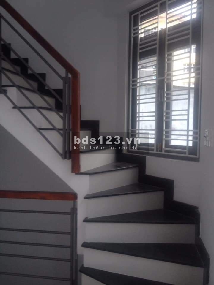 Bán Nhà Quận 11, HXH, 3 Tầng 4 phòng ngủ, giá rẻ