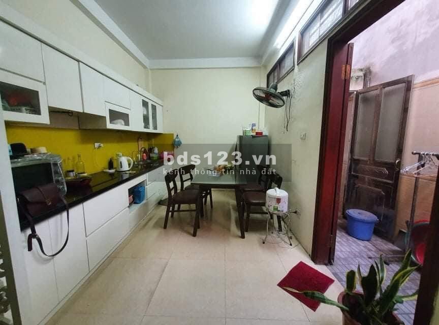 Bán nhà Định Công Thượng, 30m, 2 xe máy đua, giá 3.1 tỷ
