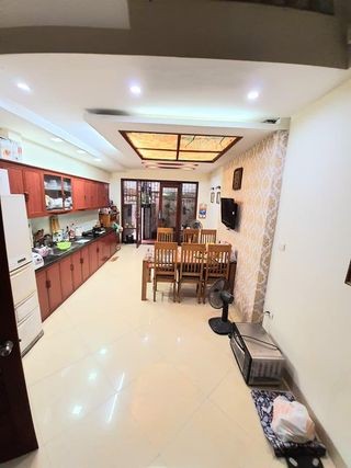 NGAY PHỐ, PHÂN LÔ, Ô TÔ VÀO NHÀ, HOÀNG QUỐC VIỆT 55m2x4T, MT : 4m.