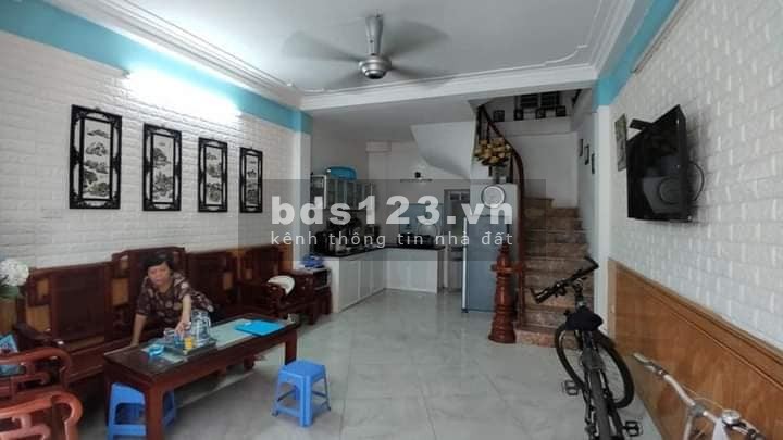 Nhà đẹp ở ngay 32m2, 5 tầng Ngọc Lâm, nhỉnh 2 tỷ