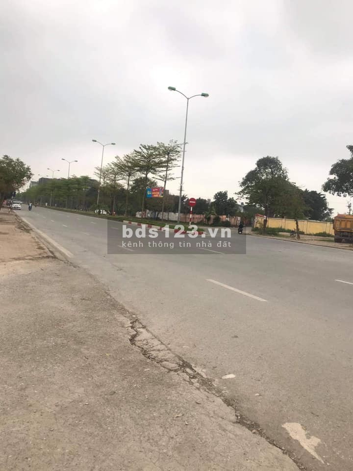 Bán đất Cầu Diễn, ngõ nông, Ô tô vào nhà, ở, chia lô, xây CCMN, DT 93m2, giá 4.15 tỷ. LH0968987854