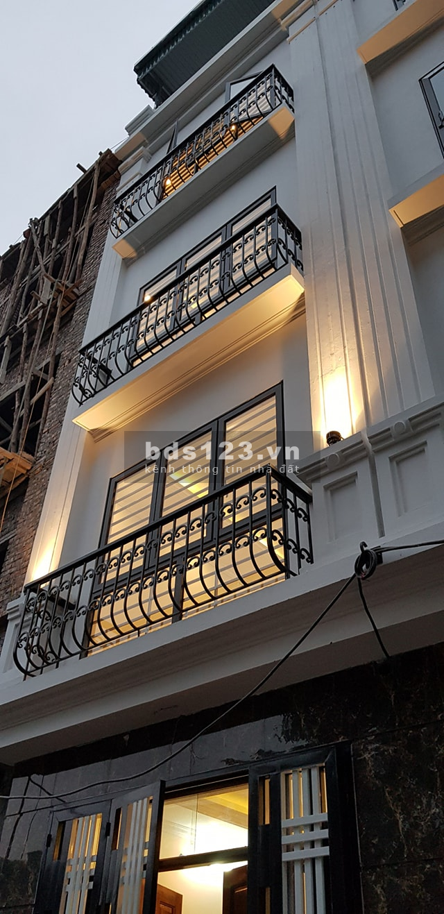 BÁN NHÀ 35M2 5 TẦNG LÔ GÓC NGÕ RỘNG NÔNG