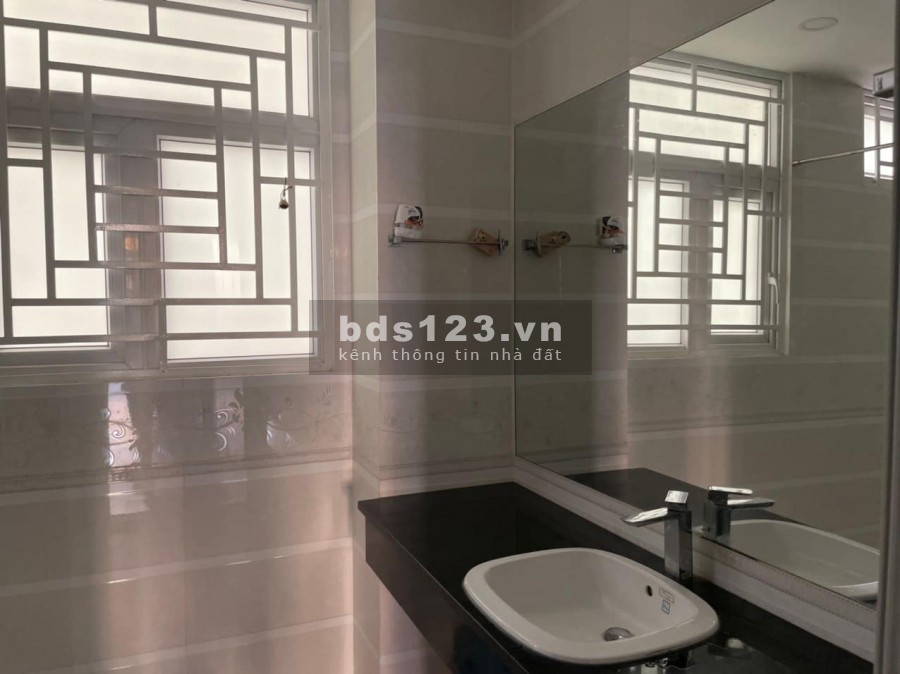 Biệt thự sang trọng, TT Tân Phú, 164m2 (8x21), 3tầng, tặng nội thất, 24 tỷ 65