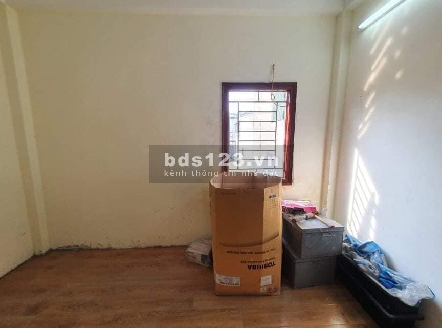 Bán nhà Định Công Thượng, 30m, 2 xe máy đua, giá 3.1 tỷ