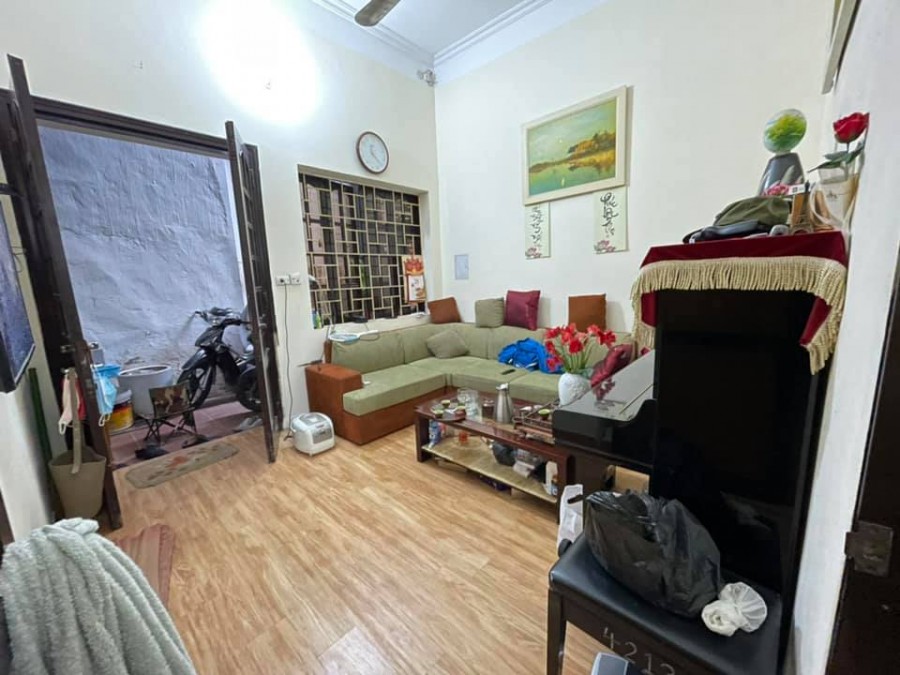 Bán Nhà 5 Tầng Trần Khát Chân, DT 40m2, MT 4m, Ngõ Thông, Gần Phố. Nhỉnh 2 Tỷ.