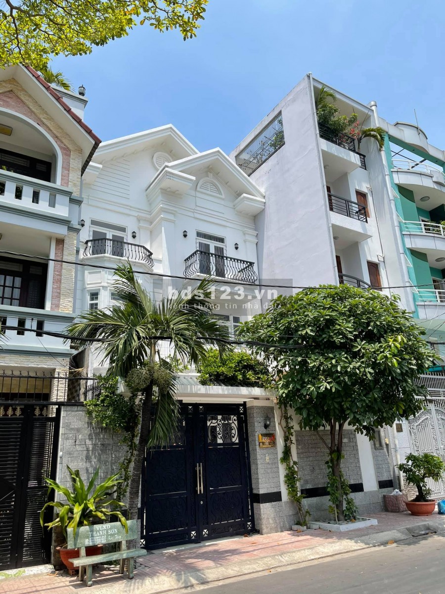 Biệt thự sang trọng, TT Tân Phú, 164m2 (8x21), 3tầng, tặng nội thất, 24 tỷ 65