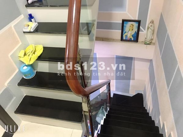 Bán nhà sát mặt tiền Âu cơ 31 m, hẻm trước nhà 6m,4 lầu 3,3 tỷ