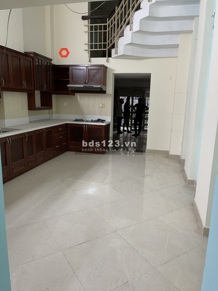 Mặt tiền D2 4x20m, trệt, lửng, 4lầu. 2MT trước sau.