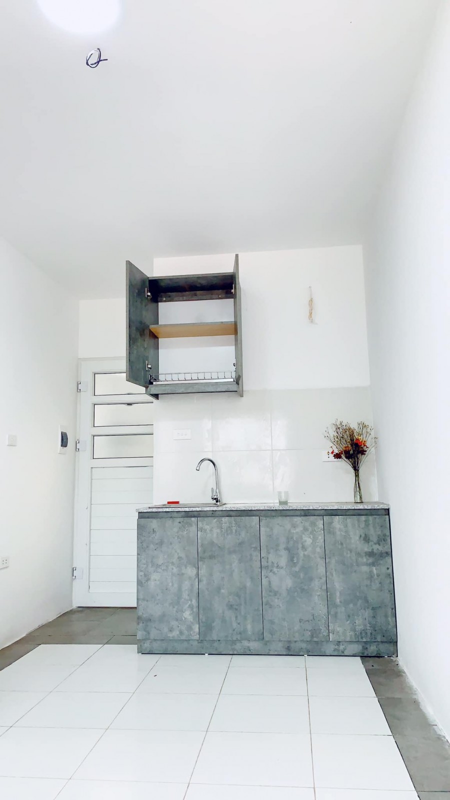 Khương Hạ, CHDV, 10 phòng, 6 tầng, ôtô 10m,KD 50tr/tháng, nhỉnh 5 tỷ. LH 0975823216