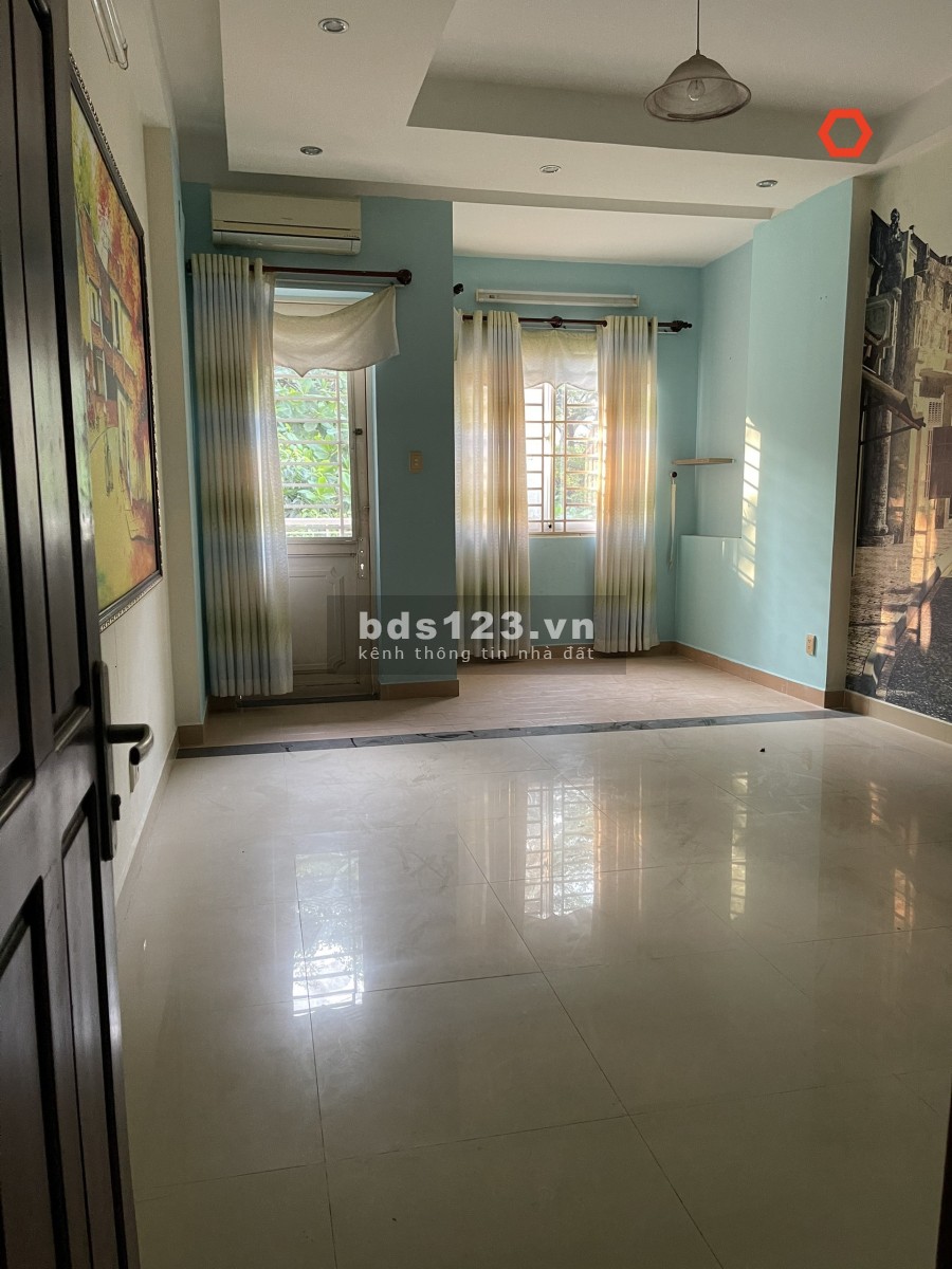 Mặt tiền D2 4x20m, trệt, lửng, 4lầu. 2MT trước sau.