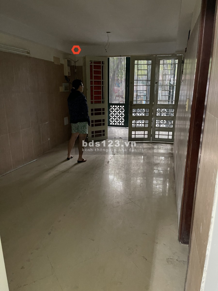 Mặt tiền D2 4x20m, trệt, lửng, 4lầu. 2MT trước sau.