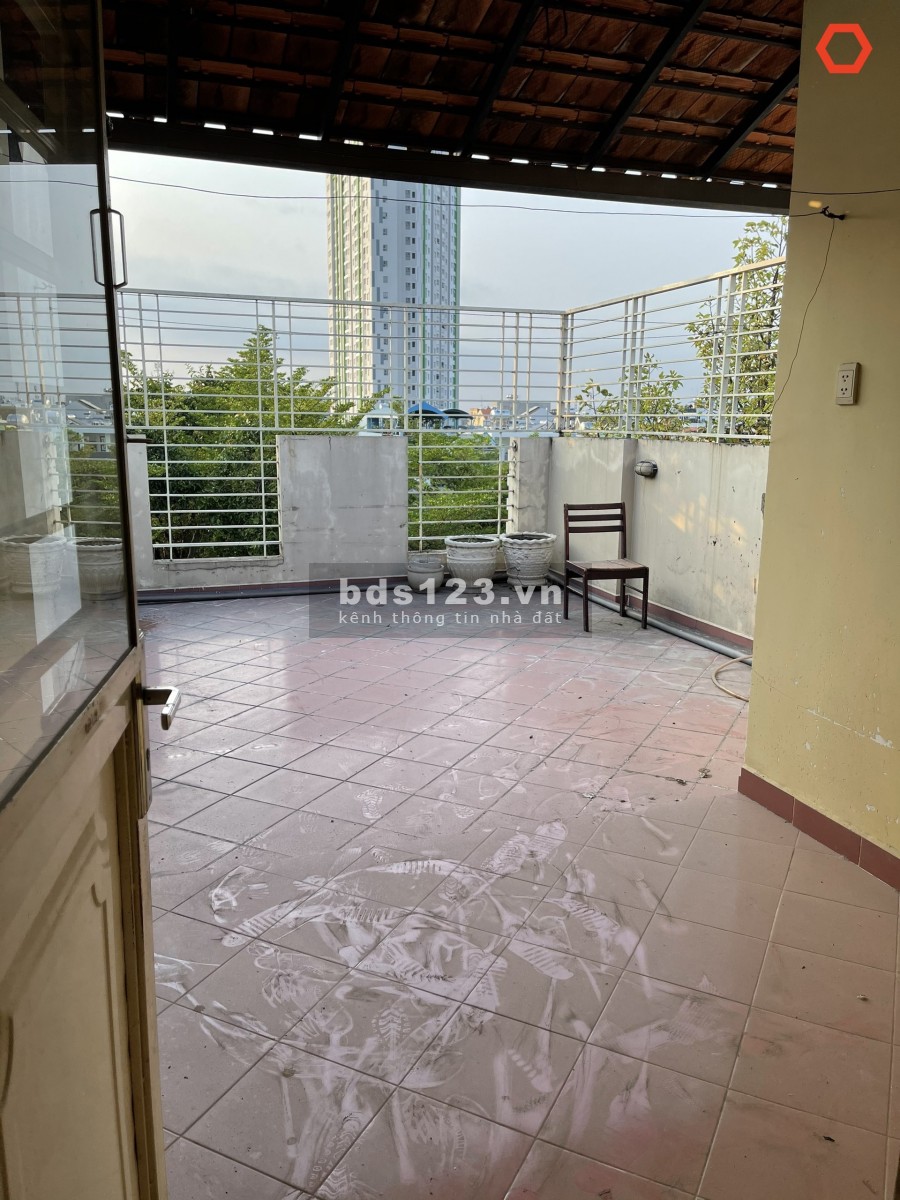 Mặt tiền D2 4x20m, trệt, lửng, 4lầu. 2MT trước sau.