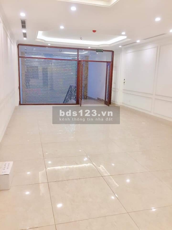 MẶT PHỐ KHÚC THỪA DỤ, CẦU GIẤY KINH DOANH SẦM UẤT VỊ TRÍ ĐẮC ĐỊA KHÔNG LỖI PHONG THỦY