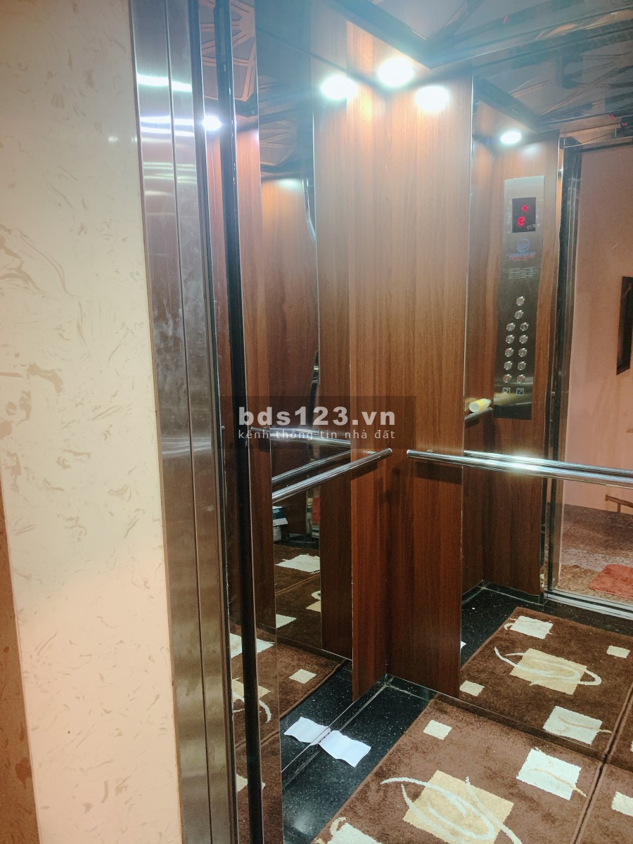 Bán nhà cao tầng mặt đường khu vực hồ tây