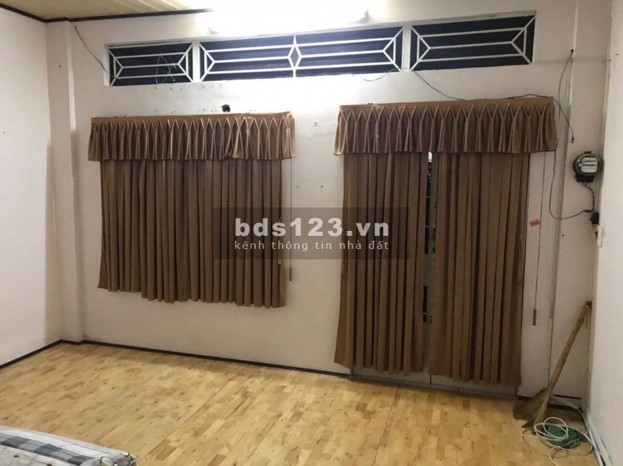 Bán Nhà Đẹp Phố Lạc Long Quân, Hẻm xe hơi, Hai mặt tiền trước sau, 48m2, giá 4.65 tỷ có thương lượng.