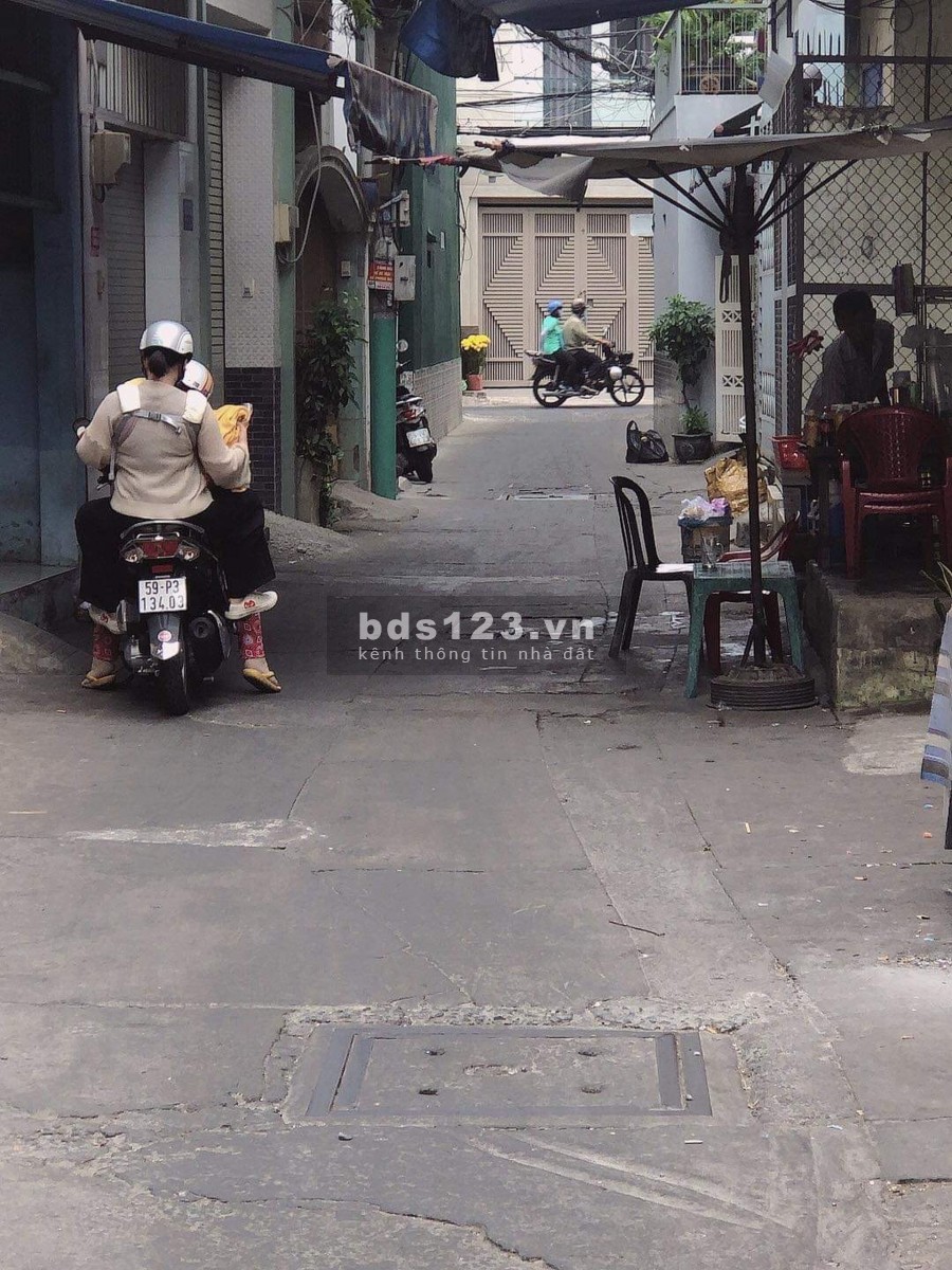 Bán Nhà Đẹp Phố Lạc Long Quân, Hẻm xe hơi, Hai mặt tiền trước sau, 48m2, giá 4.65 tỷ có thương lượng.