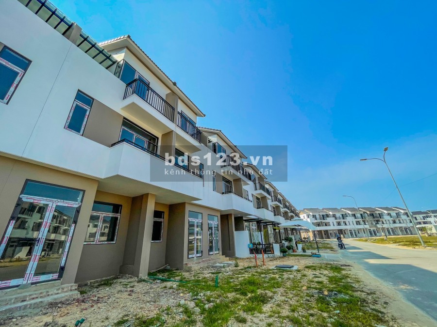 Bán gấp nhà 3 tầng gần Bệnh viện chứng thương chỉnh hình (100 Phạm Văn Đồng) .