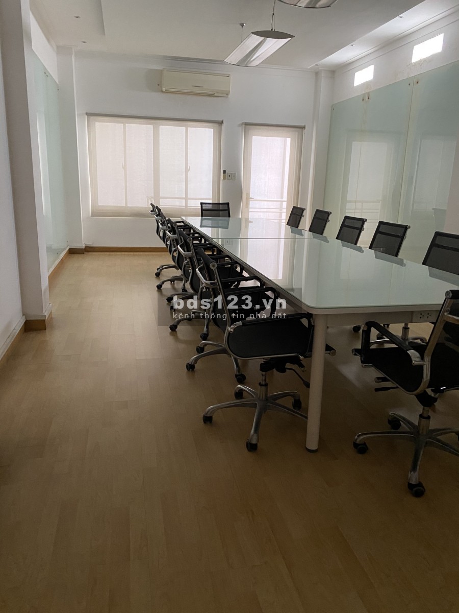Cho thuê Mặt tiền Phan Chu Trinh, DT 6x33, T_4L gồm 13 phòng, 11wc, có thang máy.