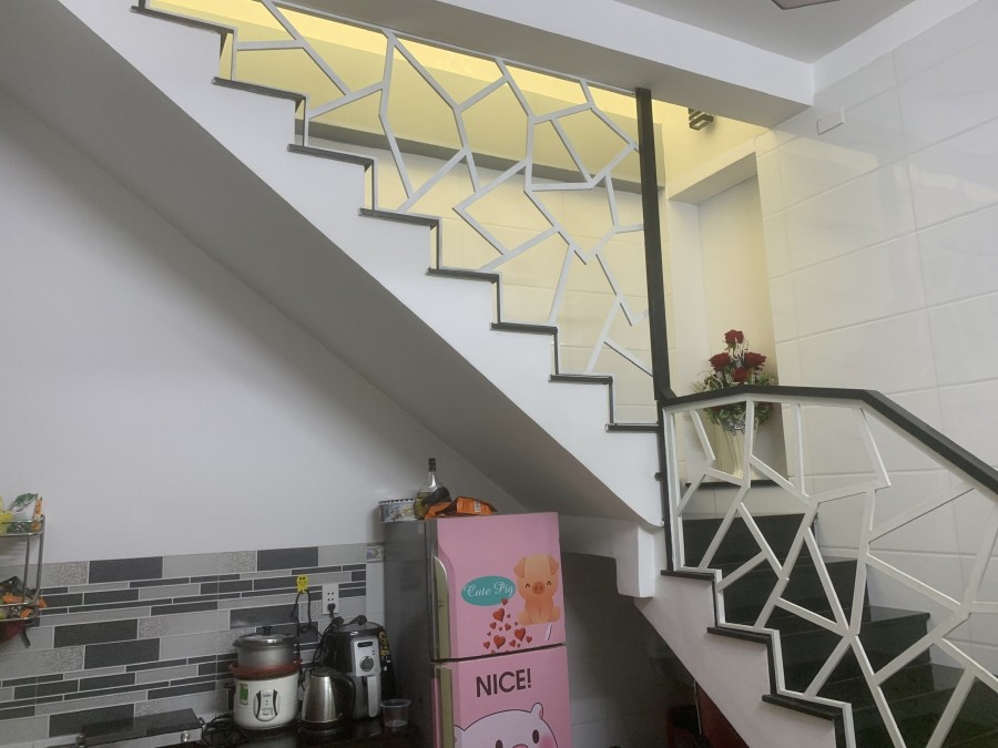 Nhà mới 1T1L chủ cần bán gấp P. Hố Nai dt 74m2 giá chỉ 2ty1 thương lượng.