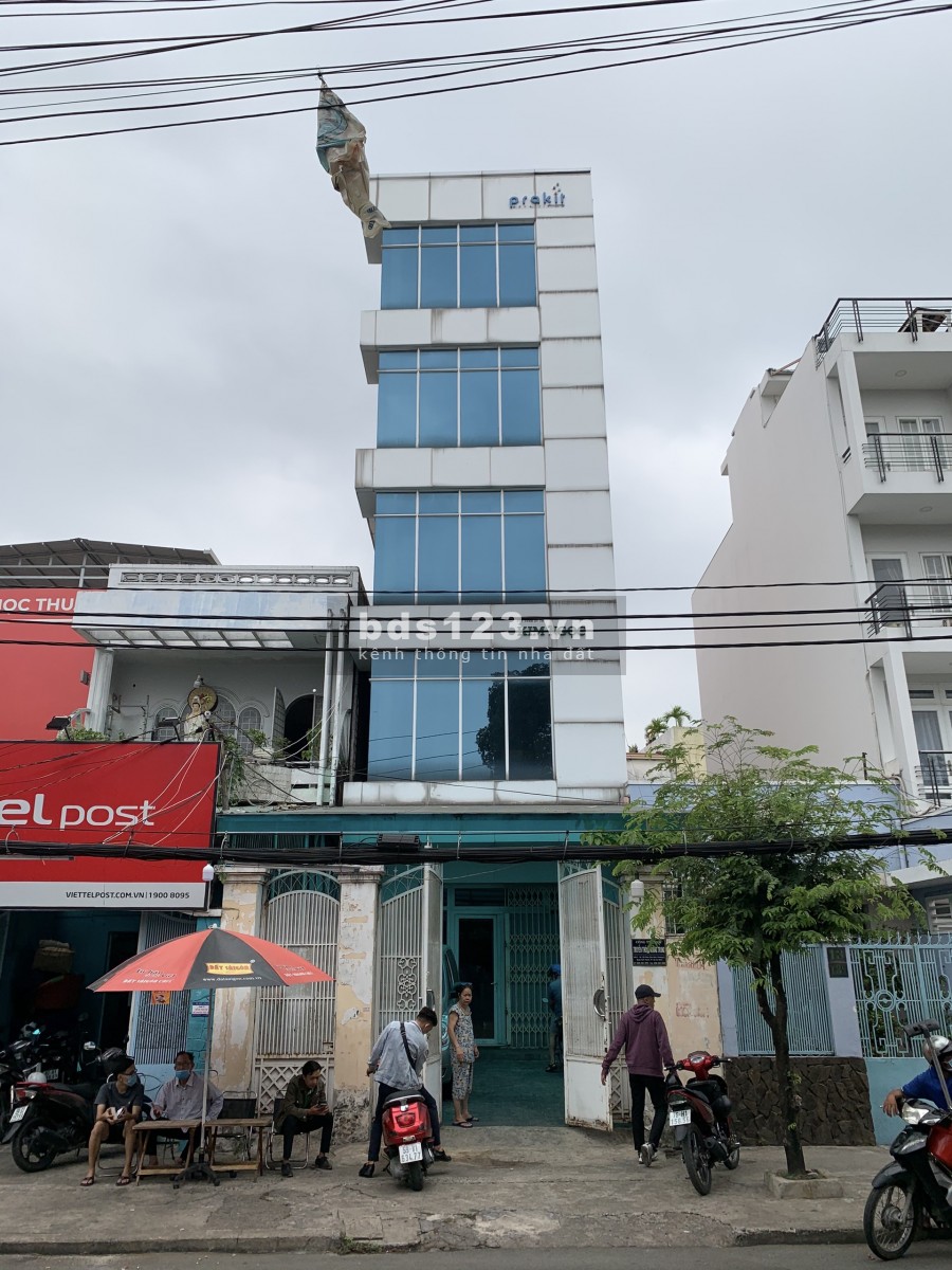 Cho thuê Mặt tiền Phan Chu Trinh, DT 6x33, T_4L gồm 13 phòng, 11wc, có thang máy.