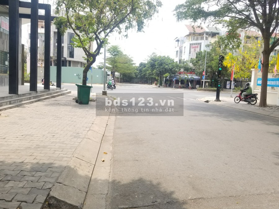Cho thuê mặt bằng 2 mặt tiền đường Hoàng Quốc Việt. Quận 7