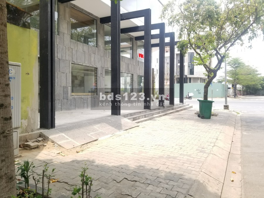 Cho thuê mặt bằng 2 mặt tiền đường Hoàng Quốc Việt. Quận 7
