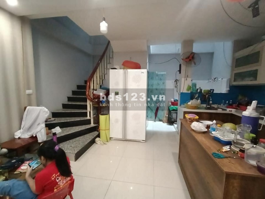 BÁN NHÀ MẶT PHỐ. NHÀ ĐẸP, Ô TÔ ĐUA, AN NINH TỐT. GIÁ 2.9 TỶ, LH 0944787915