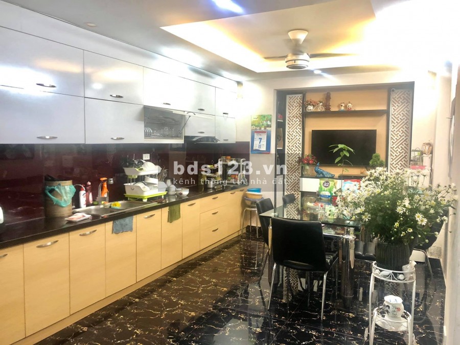 Nhà đẹp ở ngay Phố Thá Hà, Q. Đống Đa, 10M ra ôtô đỗ, 45m2x5 tầng. Nhỉnh 6 tỷ.