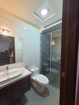 BÁN NHÀ HIẾM CẦU GIẤY 4 TẦNG, 50m2, MT: 4,5m, GIÁ : 4.3 TỶ.