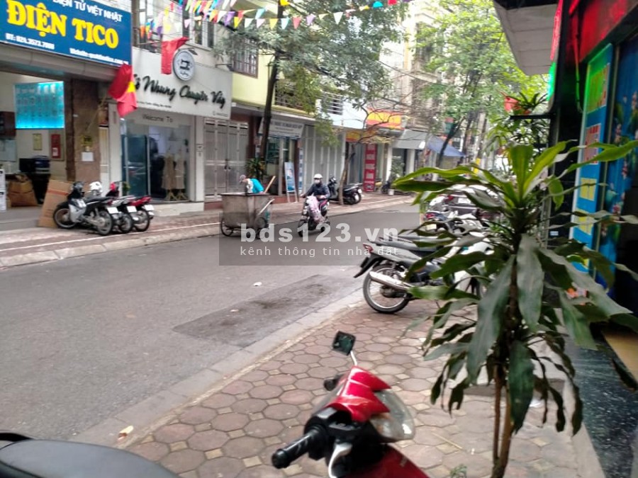 Nhà Ngõ Quỳnh Hai Bà Trưng, 30m 3 tầng, ngõ thông, đủ tiện ích giá 2.2tỷ