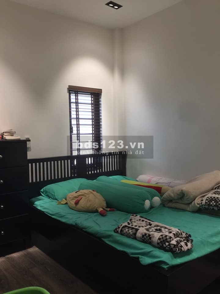 Bán nhà Ngọc Lâm, Long Biên, 50m2 5 tầng, ô tô vào nhà, gần mặt phố chỉ hơn 5 tỷ
