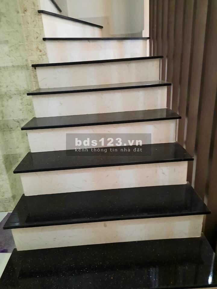 Nhà xe hơi đỗ cửa. Lạc Long Quân, P.10, Tân Bình. 6,8 tỷ
