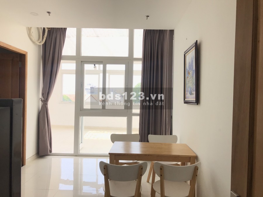Cho thuê căn hộ 1 phòng ngủ có ban công đủ nội thất quận Tân Bình gần sân bay