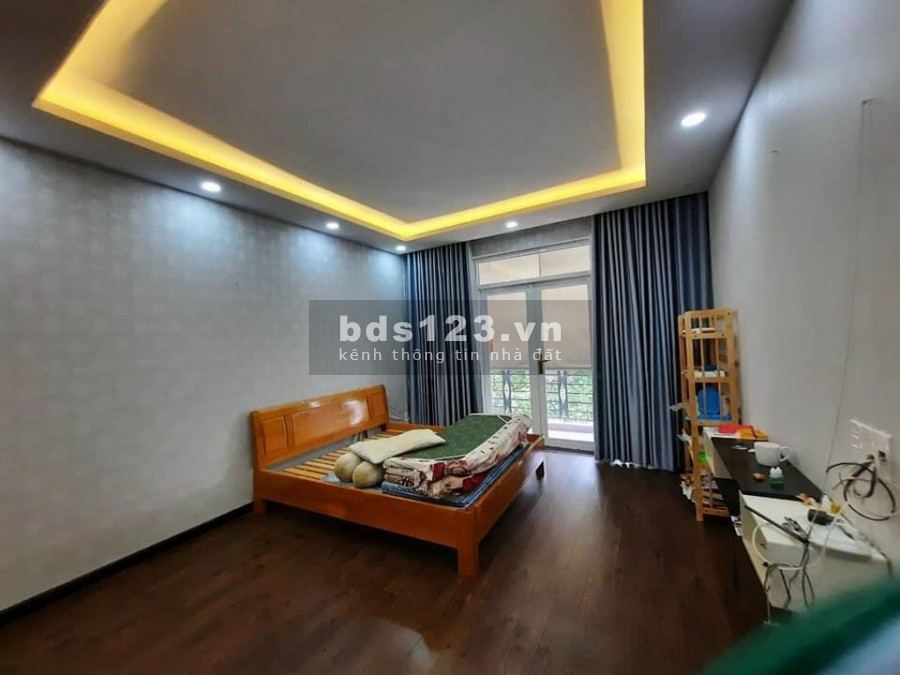 Nhà xe hơi đỗ cửa. Lạc Long Quân, P.10, Tân Bình. 6,8 tỷ