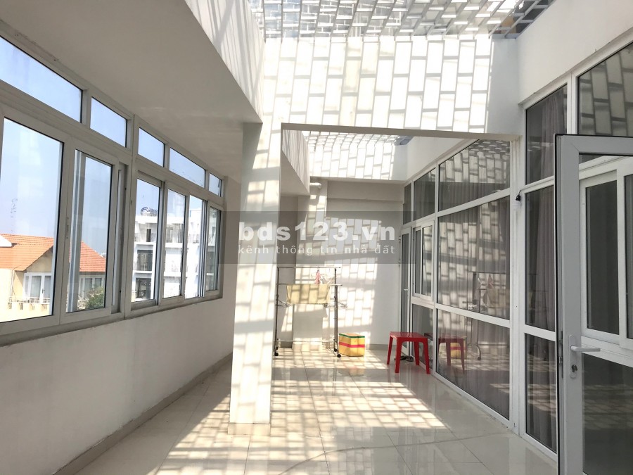 Cho thuê căn hộ 1 phòng ngủ có ban công đủ nội thất quận Tân Bình gần sân bay