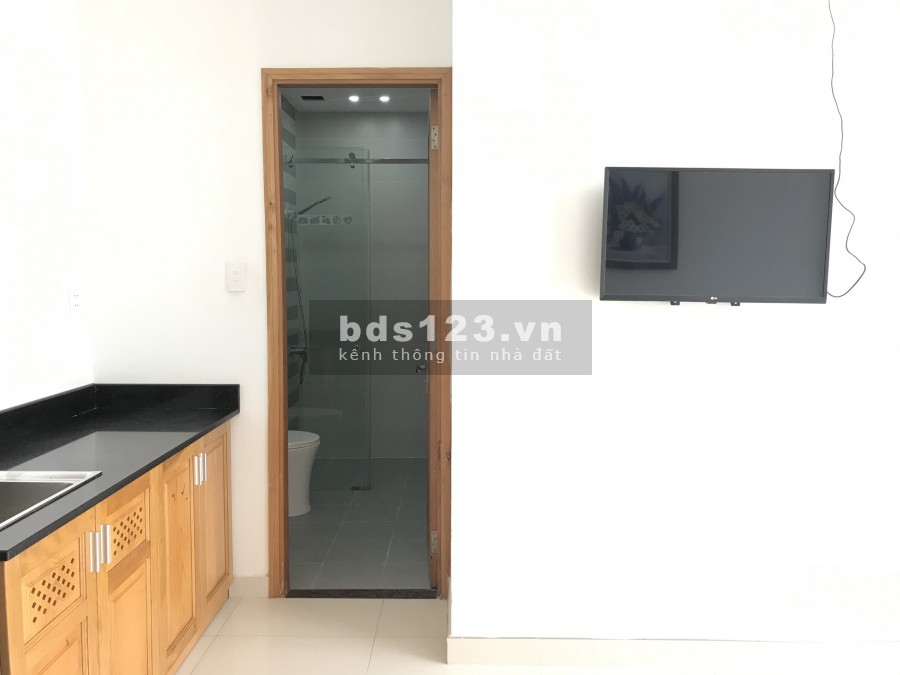 Cho thuê căn hộ 1 phòng ngủ có ban công đủ nội thất quận Tân Bình gần sân bay