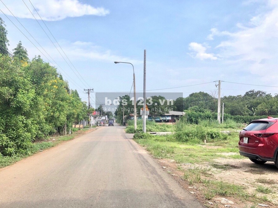 Bán lô đất nền thổ cư 100% liền kề KCN Bàu Xéo. Đối diện trường cấp 2 Huỳnh Túc Kháng.