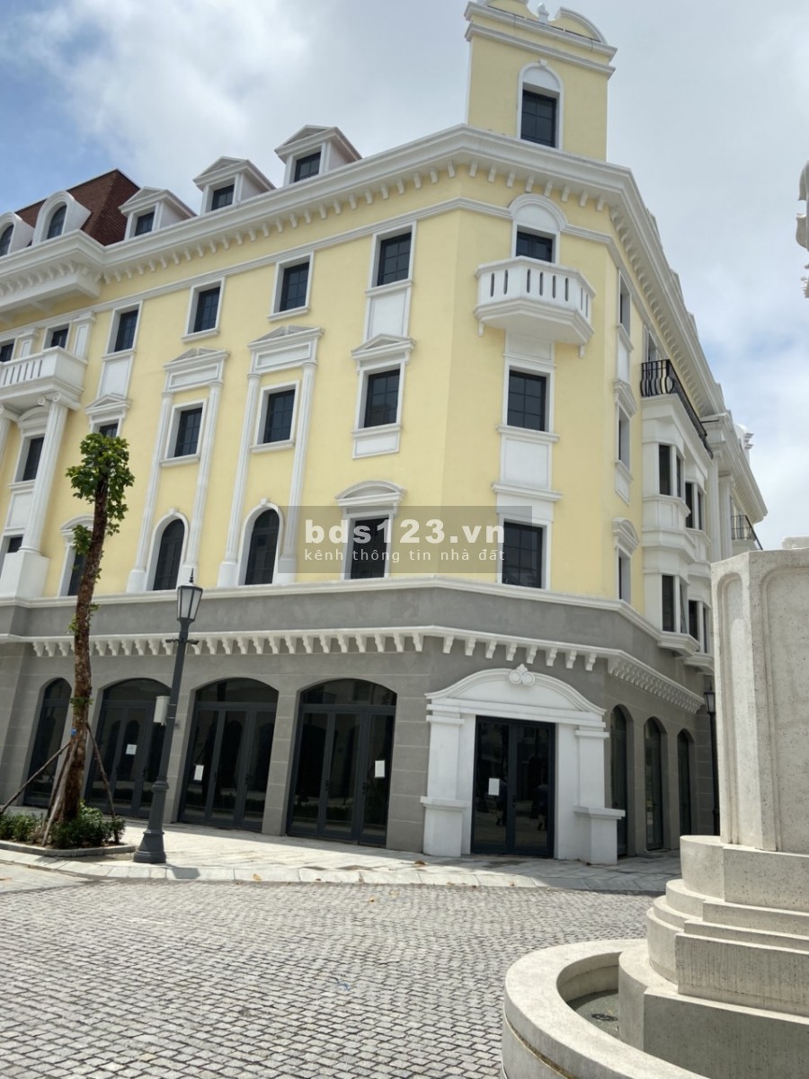 Bán khách sạn tiêu chuẩn 5* trung tâm Bãi Cháy-Hạ Long, 16 phòng,đi bộ 2p ra bãi tắm, cạnh công viên