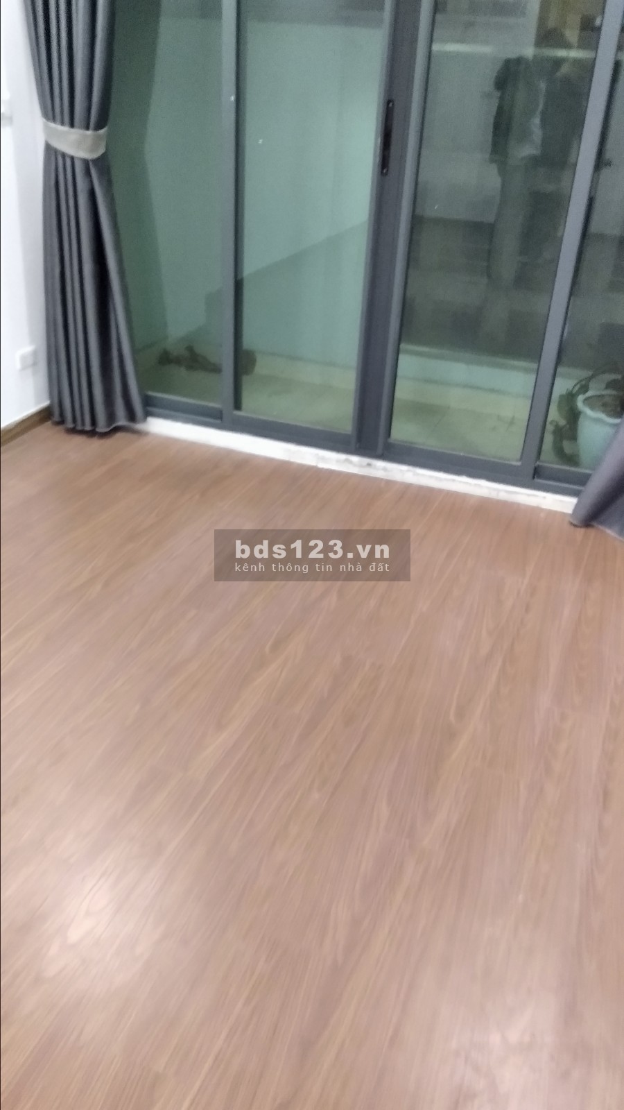 Cần bán căn hộ Eco Green City 75m2, 2PN ban công ĐN, giá 2.2 tỷ bao phí