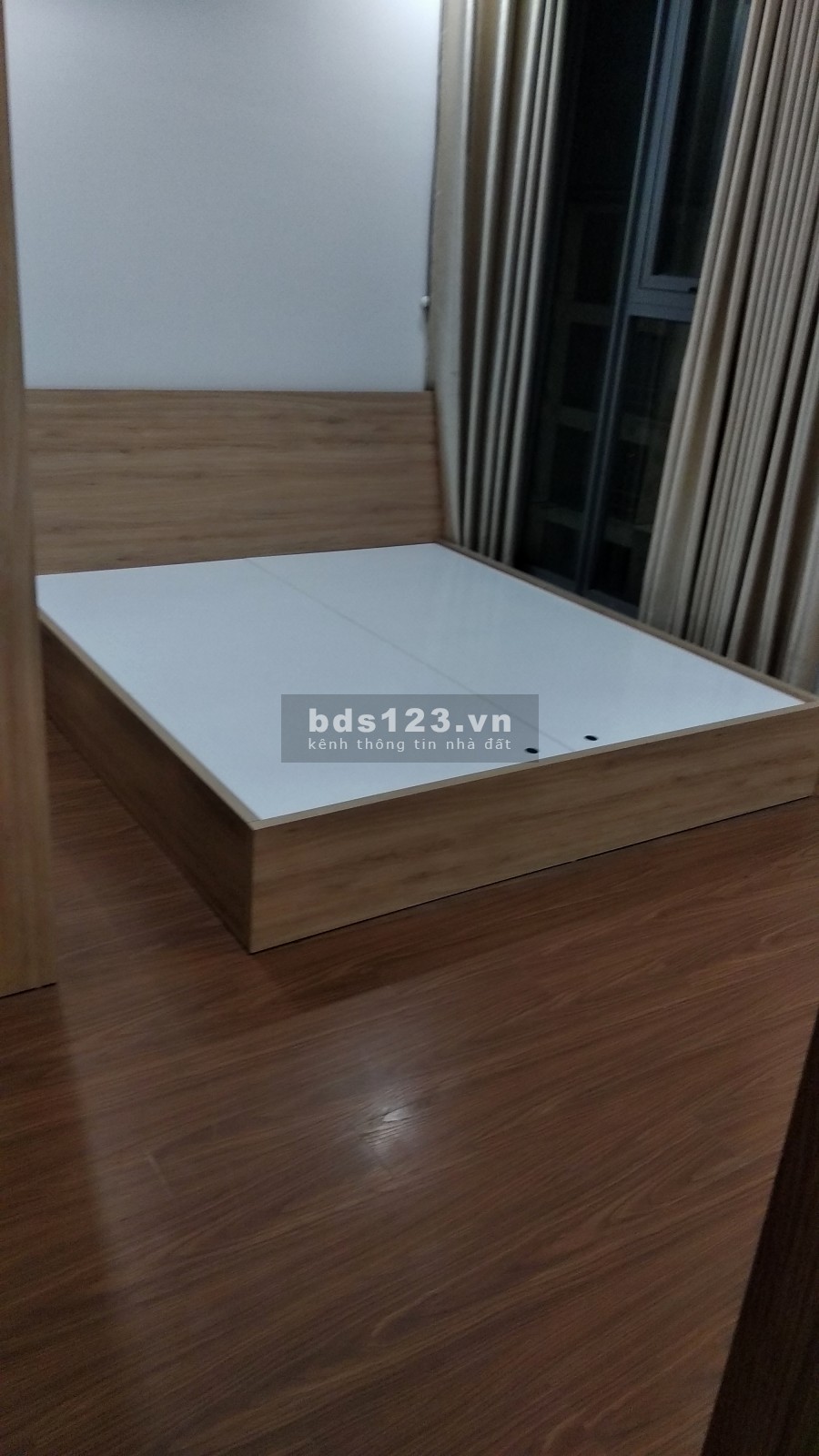 Cần bán căn hộ Eco Green City 75m2, 2PN ban công ĐN, giá 2.2 tỷ bao phí