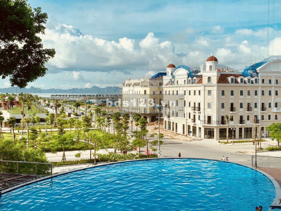 Bán khách sạn tiêu chuẩn 5* trung tâm Bãi Cháy-Hạ Long, 16 phòng,đi bộ 2p ra bãi tắm, cạnh công viên
