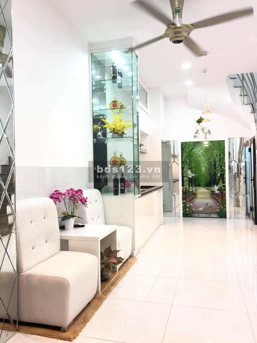 Bán Nhà Hẻm 3m CMT8 P5 Tân Bình Giá Rẻ, 45 m2, 4 lầu, 4 Phòng Ngủ.
