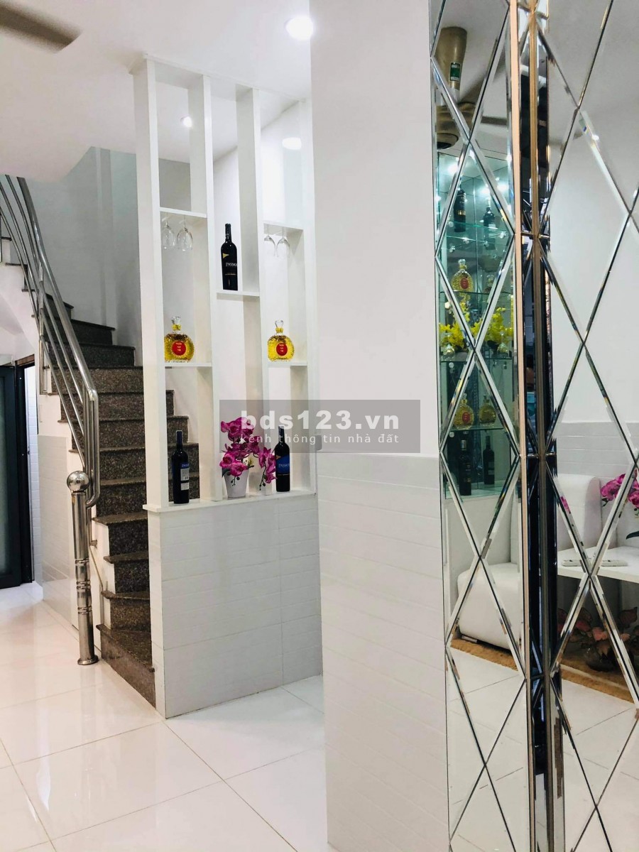 Bán Nhà Hẻm 3m CMT8 P5 Tân Bình Giá Rẻ, 45 m2, 4 lầu, 4 Phòng Ngủ.