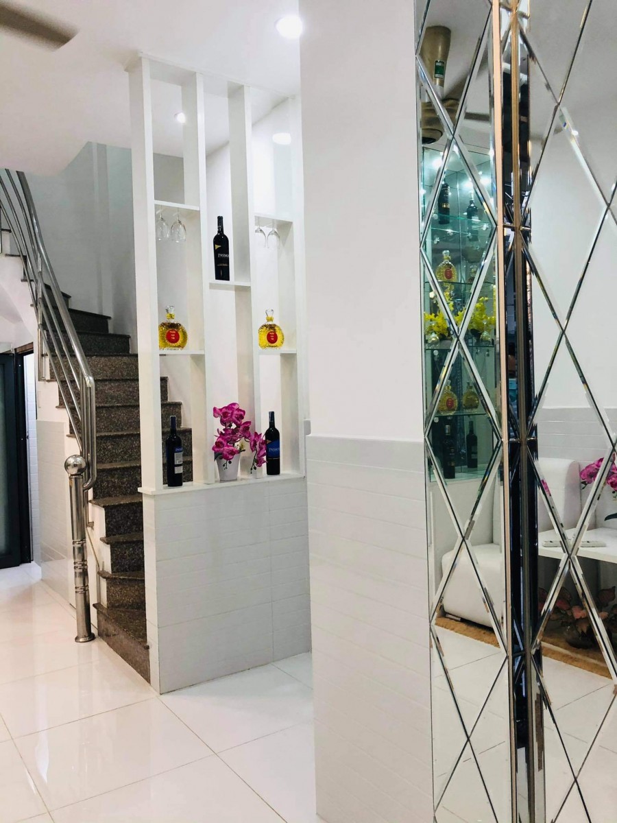 Bán Nhà Hẻm 3m CMT8 P5Tân Bình Giá Rẻ, 67 m2, 4 lầu, 3 Phòng Ngủ.