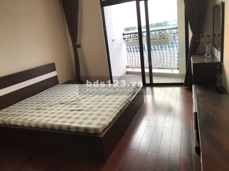 Cho thuê chung cư Royal City R4b Nguyễn Trãi 3 ngủ full 19 triệu bao phí quản lý. Lh 0377983070